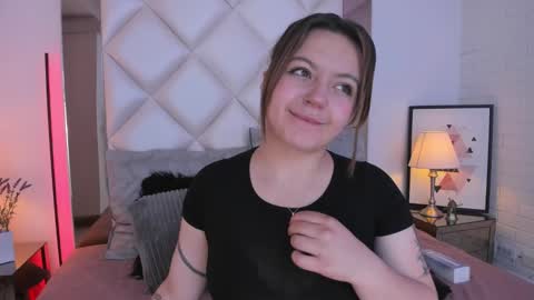 Snapshot of veesimons_dh chatting on January 2025 08:59:01 PM Vee Simons online show from January 2025 08:59:01 PM