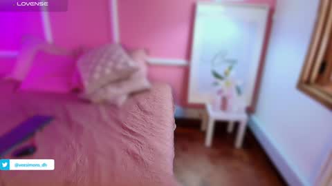 Snapshot of veesimons_dh chatting on January 2025 08:44:01 PM Vee Simons online show from January 2025 08:44:01 PM