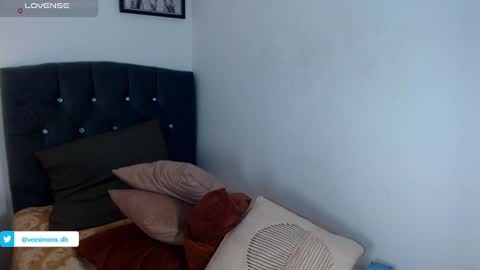 Snapshot of veesimons_dh chatting on February 2025 11:49:01 PM Vee Simons online show from February 2025 11:49:01 PM