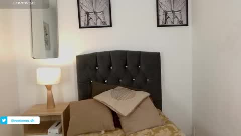 Snapshot of veesimons_dh chatting on February 2025 09:36:01 PM Vee Simons online show from February 2025 09:36:01 PM