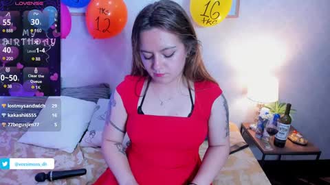 Snapshot of veesimons_dh chatting on March 2025 02:21:01 AM Vee Simons online show from March 2025 02:21:01 AM