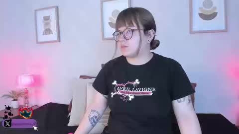 Snapshot of veesimons_dh chatting on September 2025 08:53:02 PM Vee Simons online show from September 2025 08:53:02 PM