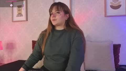 Snapshot of veesimons_dh chatting on October 2025 07:40:01 PM Vee Simons online show from October 2025 07:40:01 PM