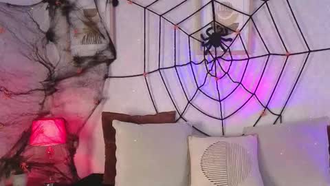 Snapshot of veesimons_dh chatting on October 2025 08:43:02 PM Vee Simons online show from October 2025 08:43:02 PM