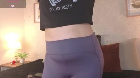 Snapshot of veesimons_dh chatting on November 2025 07:45:02 PM Vee Simons online show from November 2025 07:45:02 PM