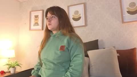 Snapshot of veesimons_dh chatting on November 2025 08:54:02 PM Vee Simons online show from November 2025 08:54:02 PM