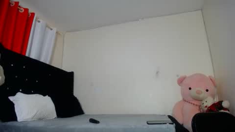 Snapshot of vel_zola chatting on October 2025 02:42:01 AM zola online show from October 2025 02:42:01 AM