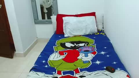 Snapshot of velk_hot1 chatting on November 2025 11:33:02 AM velk_hot1 online show from November 2025 11:33:02 AM