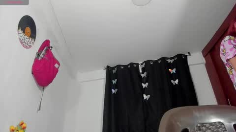 Snapshot of velvet_00 chatting on March 2025 08:32:02 AM velvet_00 online show from March 2025 08:32:02 AM