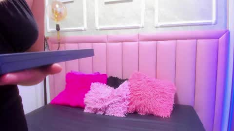 velvet_giirll online show from June 2026 01:17:02 PM