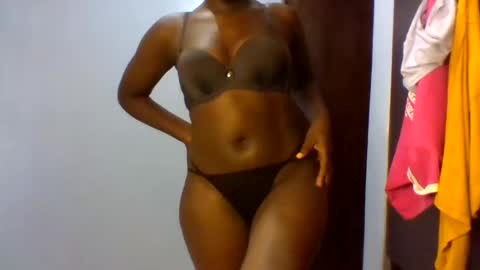 Snapshot of velvetreign12 chatting on May 2026 09:18:02 AM Erica online show from May 2026 09:18:02 AM