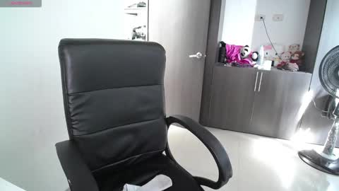 Venelope 3 online show from February 2026 07:53:02 PM