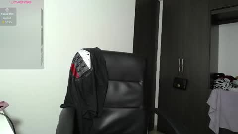 Venelope 3 online show from April 2026 03:22:01 AM