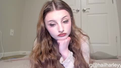 Snapshot of venicebtchh chatting on December 2024 02:01:01 AM Harley instahailharleyy online show from December 2024 02:01:01 AM