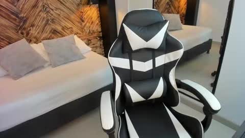 Snapshot of vennus_black_ chatting on September 2025 07:58:02 PM V E N U S online show from September 2025 07:58:02 PM