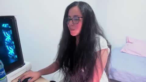 Snapshot of venus_cat_ chatting on October 2025 09:15:01 PM Venus online show from October 2025 09:15:01 PM