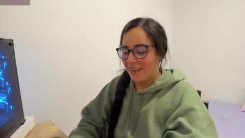 Snapshot of venus_cat_ chatting on October 2025 01:05:02 AM Venus online show from October 2025 01:05:02 AM