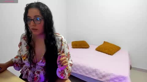 Snapshot of venus_cat_ chatting on November 2025 10:45:02 PM Venus online show from November 2025 10:45:02 PM