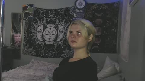 Miss Venus online show from November 2025 02:28:01 PM