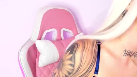 Shelly online show from November 2025 01:00:01 PM