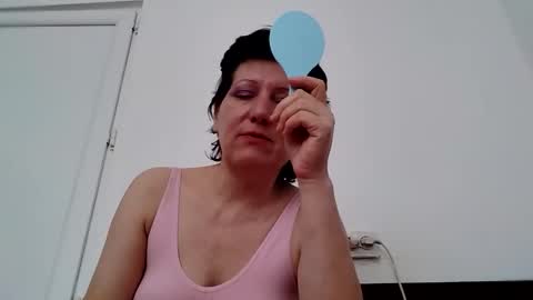 Snapshot of vera_elle chatting on May 2026 10:44:01 AM Vera online show from May 2026 10:44:01 AM