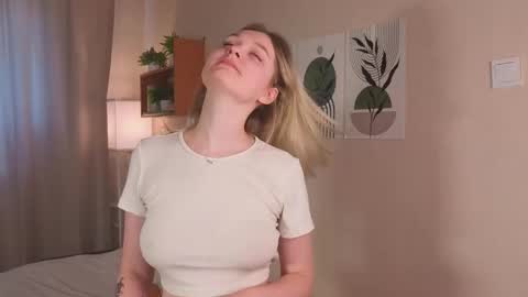 Snapshot of verocat chatting on September 2025 05:50:01 AM Veronica online show from September 2025 05:50:01 AM