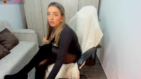 Snapshot of veromars_ chatting on October 2025 12:52:02 AM Catalina online show from October 2025 12:52:02 AM
