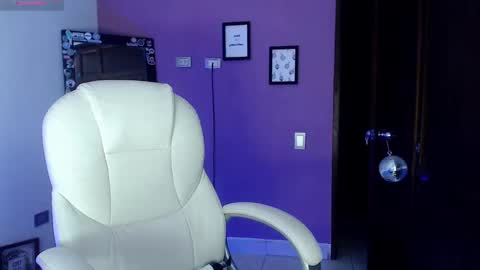 Snapshot of veronica_118 chatting on December 2024 06:23:02 AM veronica_118 online show from December 2024 06:23:02 AM