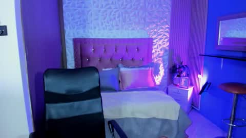 Snapshot of veronica_em1 chatting on October 2025 06:08:02 PM VERONICA online show from October 2025 06:08:02 PM