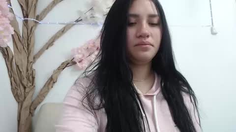 Snapshot of veronica_lewis_ chatting on November 2025 12:38:01 PM online show from November 2025 12:38:01 PM