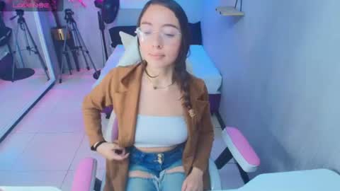 Snapshot of veronica_miiller chatting on June 2026 07:05:01 PM veronica online show from June 2026 07:05:01 PM