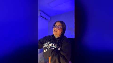 Snapshot of veronicabrown_xxx chatting on January 2026 04:39:02 AM Vero online show from January 2026 04:39:02 AM