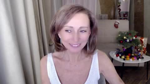 Snapshot of veronicagilbert chatting on December 2024 05:09:02 AM Helen online show from December 2024 05:09:02 AM