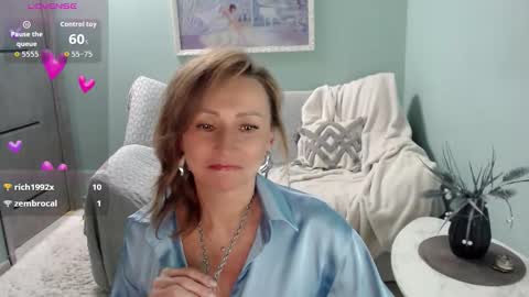 Snapshot of veronicagilbert chatting on October 2025 06:16:02 AM Helen online show from October 2025 06:16:02 AM