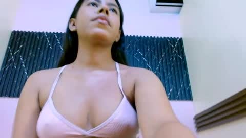 Veronica Robles online show from June 2026 06:32:02 PM