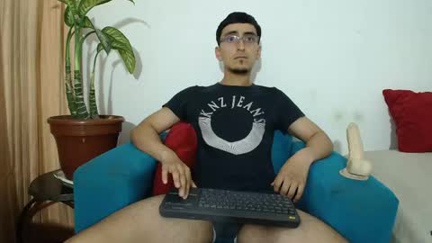 versatileguuy online show from April 2026 11:19:02 PM