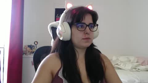 Snapshot of veruca99 chatting on May 2026 12:45:02 PM veruca99 online show from May 2026 12:45:02 PM