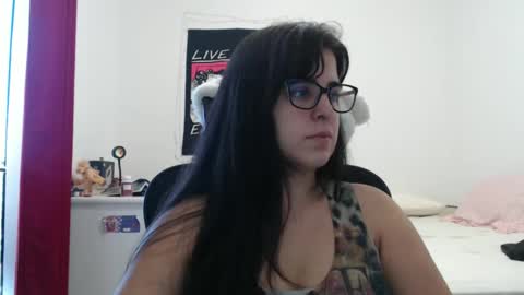 Snapshot of veruca99 chatting on May 2026 01:08:02 PM veruca99 online show from May 2026 01:08:02 PM