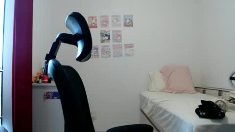 Snapshot of veruca99 chatting on May 2026 01:17:01 PM veruca99 online show from May 2026 01:17:01 PM