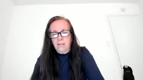 verysassypeachgoddess online show from May 2026 12:45:01 PM