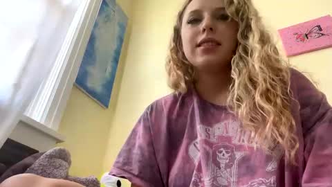 Snapshot of vibewild chatting on September 2025 08:08:01 PM nova online show from September 2025 08:08:01 PM