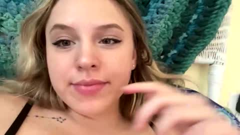 Snapshot of vibewild chatting on September 2025 10:35:02 PM nova online show from September 2025 10:35:02 PM