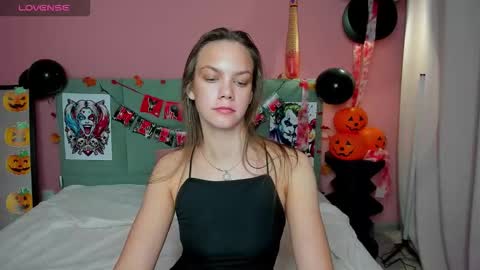 vickie_smith online show from October 2025 08:33:01 AM