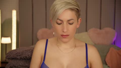 vickysecret96 online show from February 2025 05:37:01 PM