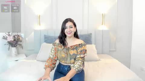 victoria  online show from December 2025 07:08:02 PM