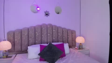 valentina online show from February 2026 12:01:02 PM