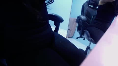 Victoria online show from October 2025 12:50:02 PM