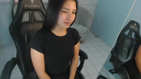 Snapshot of victoria_hernandez_t chatting on June 2026 01:27:01 PM Victoria online show from June 2026 01:27:01 PM