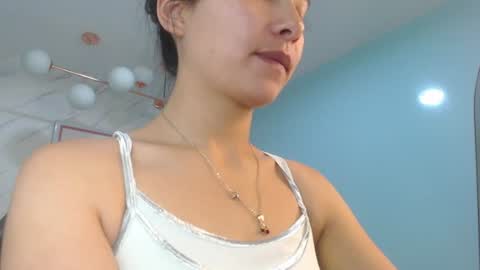 Snapshot of victoria_hernandez_t chatting on June 2026 01:00:02 PM Victoria online show from June 2026 01:00:02 PM