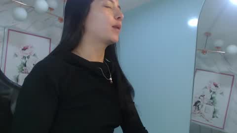 Snapshot of victoria_hernandez_t chatting on June 2026 01:12:01 PM Victoria online show from June 2026 01:12:01 PM